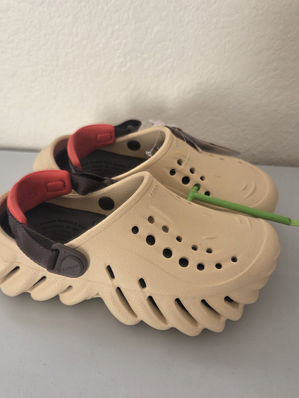 Crocs Echo

Clog in the Sesame Colorway  C12 Unisex